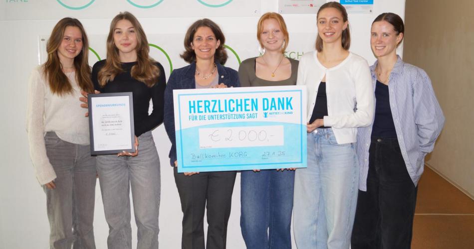 Spendenübergabe an "Rettet das Kind"